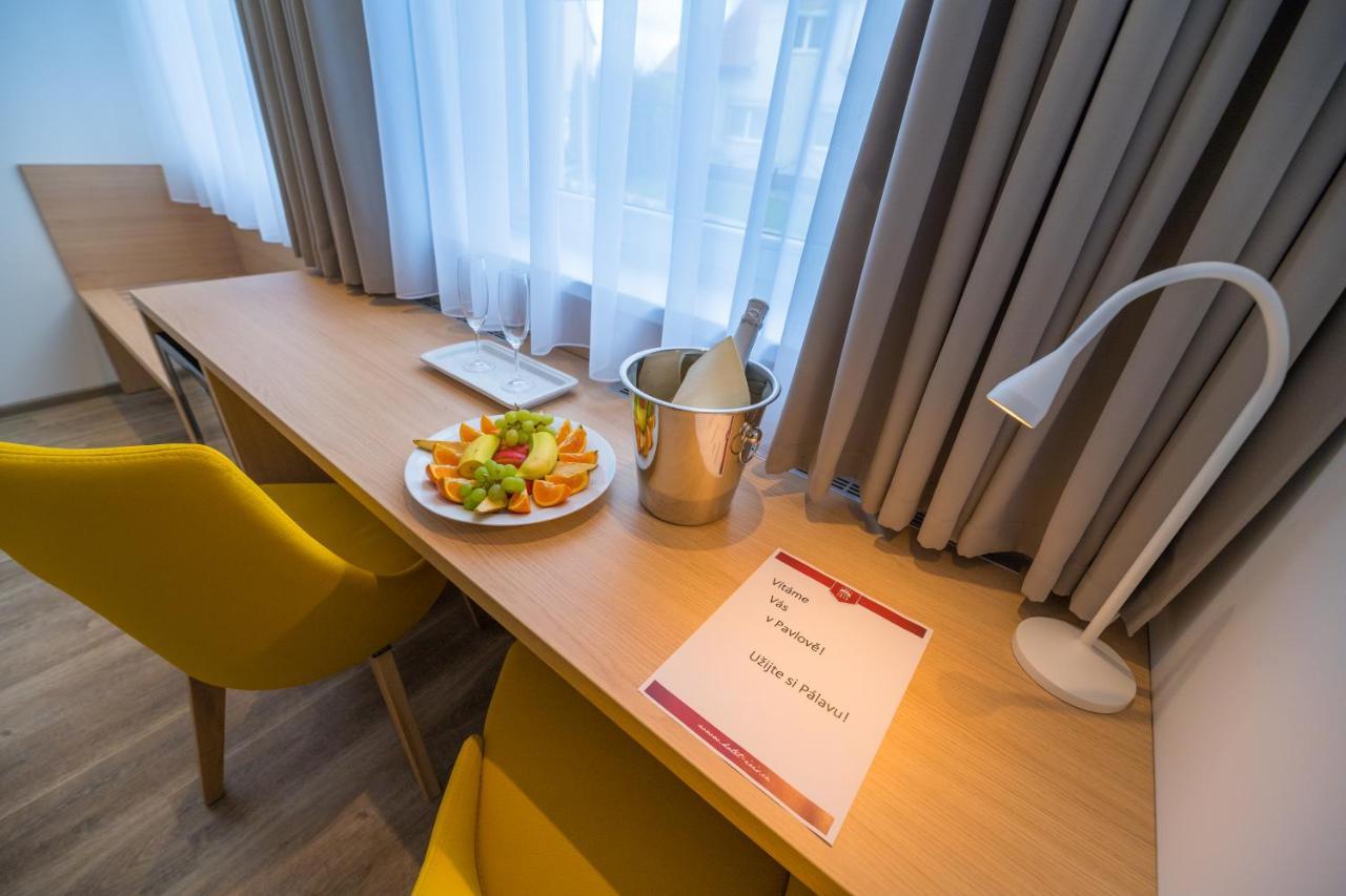 Wellness Hotel Iris Павлов Экстерьер фото