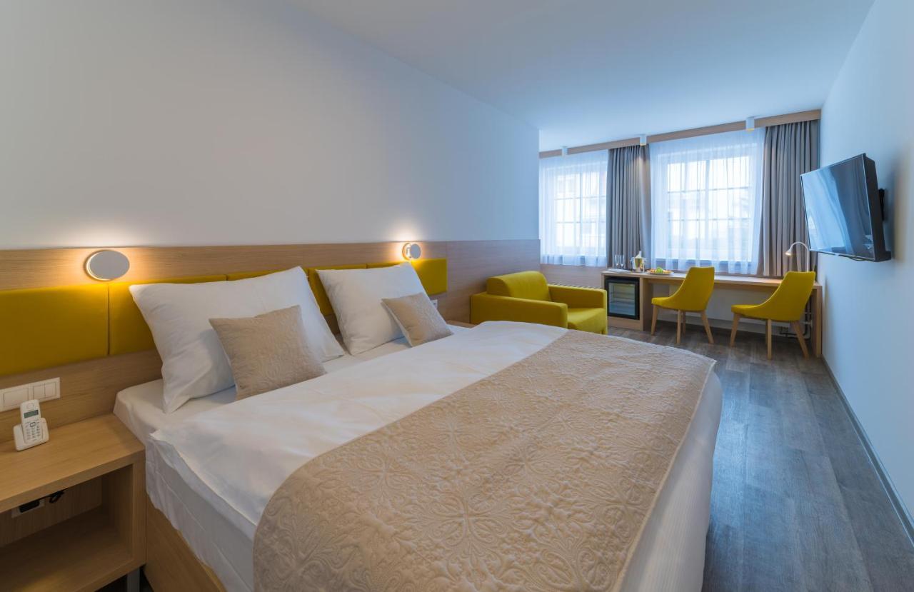 Wellness Hotel Iris Павлов Экстерьер фото