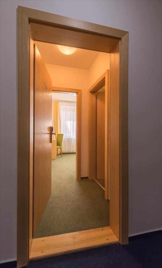 Wellness Hotel Iris Павлов Экстерьер фото